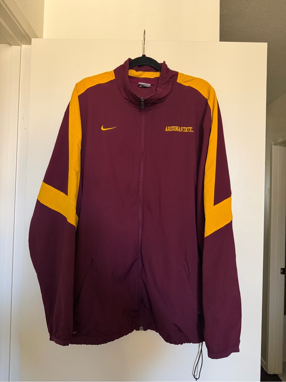 Nike Men's Maroon and Gold Full-Zip Windbreaker Jacket